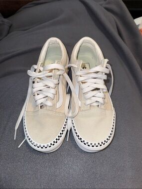 Vans 6.0 W Classic Checkerboard Low-Top Sneakers in Cream & White